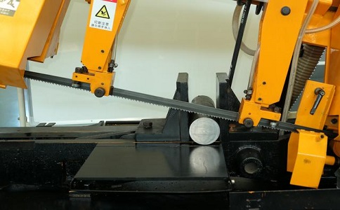 北流数控带锯床自动送料精度会出现偏差吗？