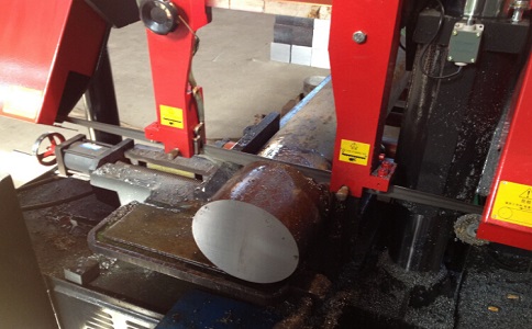 北流卧式带锯床加工时出现明显振荡如何排查？