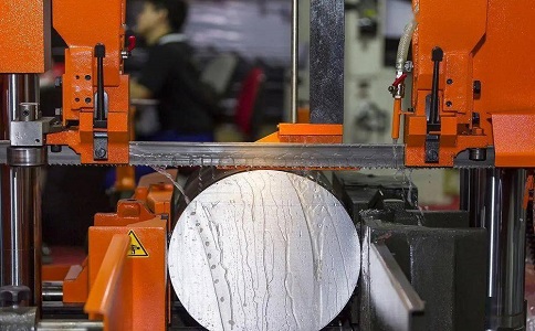 北流立式金属带锯床切削出现跑带故障解决方法！